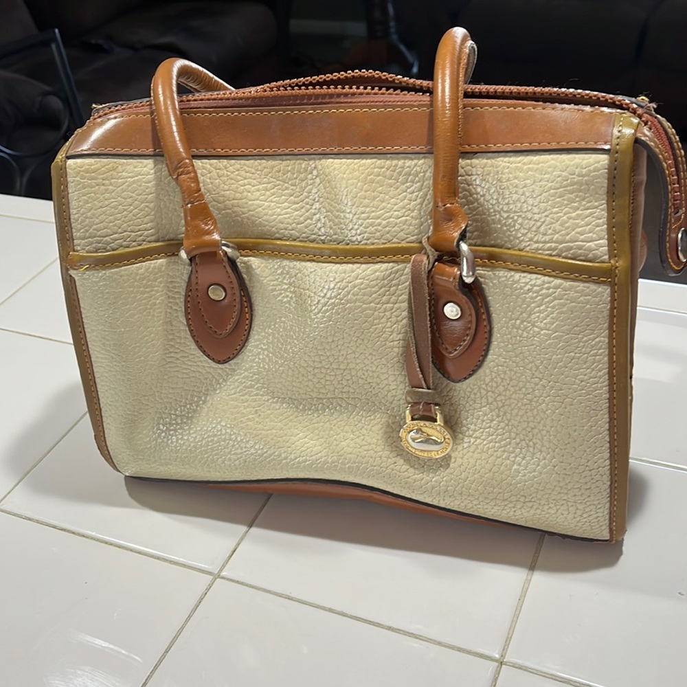 Vintage Dooney and Bourke purse. Authentic!!
